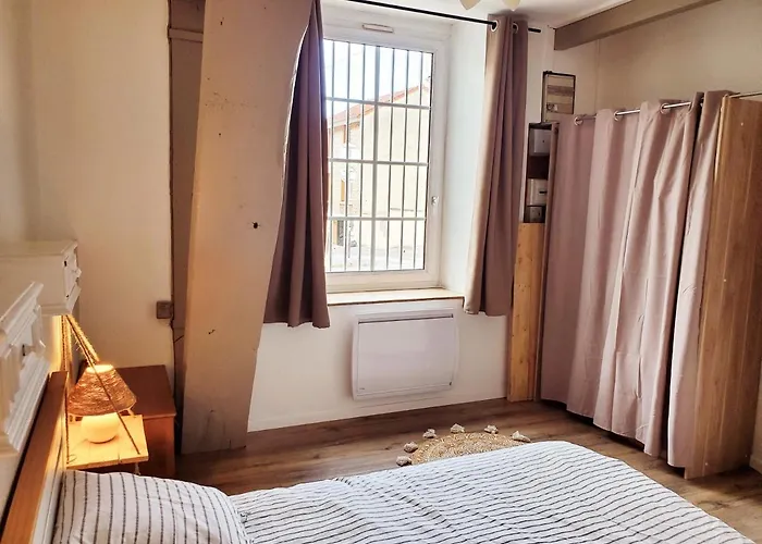 Le Rive-Gauche appartement tout équipé, 2 chambres à 2 pas de la gare -- WiFi - TV connectée