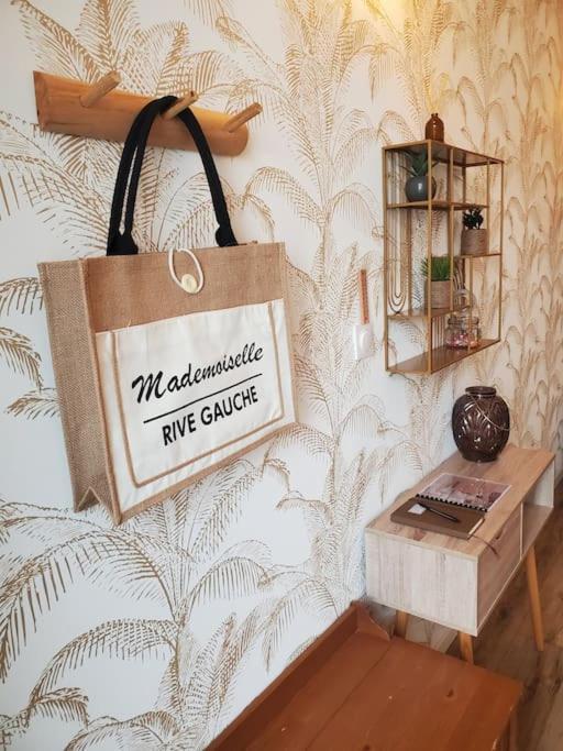 Appartement Le Rive-gauche équipé, 2 à 2 Pas De La Gare -- Wifi - Tv Connectée