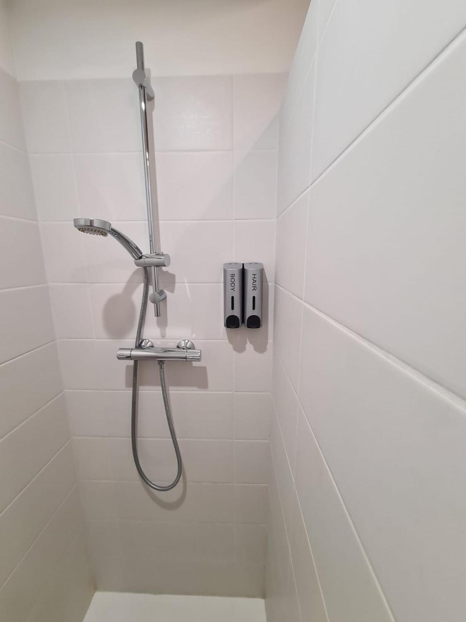 Appartement Le Rive-gauche équipé, 2 à 2 Pas De La Gare -- Wifi - Tv Connectée